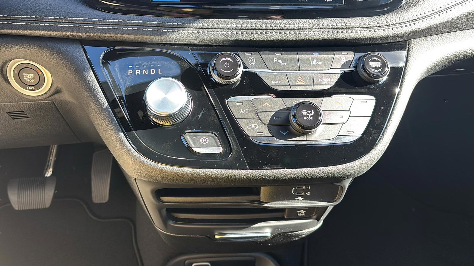 New 2026 Chrysler Pacifica Select image 16