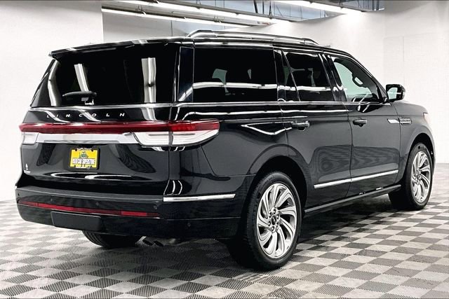 Used 2024 Lincoln Navigator Reserve image 13