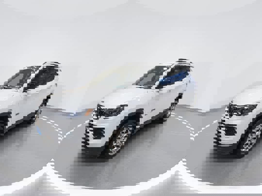 Used 2024 Jeep Compass Latitude image 4