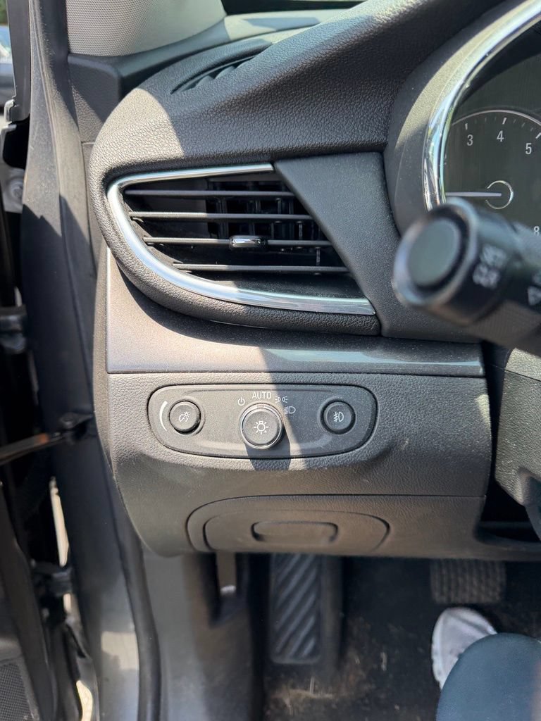 Used 2019 Buick Encore Essence FWD image 12