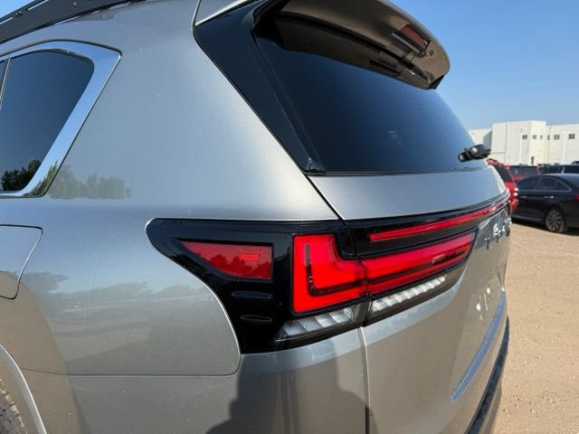 Used 2024 Lexus LX 600 4WD w/ Luxury Package image 12