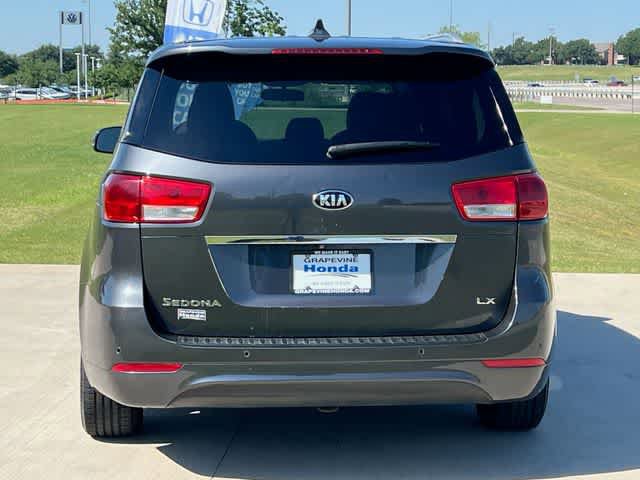 Used 2016 Kia Sedona LX w/ LX Convenience Package FWD image 6