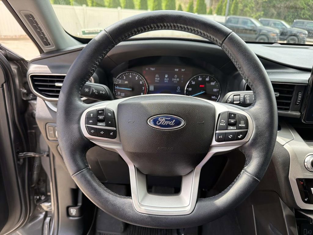 Used 2022 Ford Explorer XLT w/ Equipment Group 202A image 33