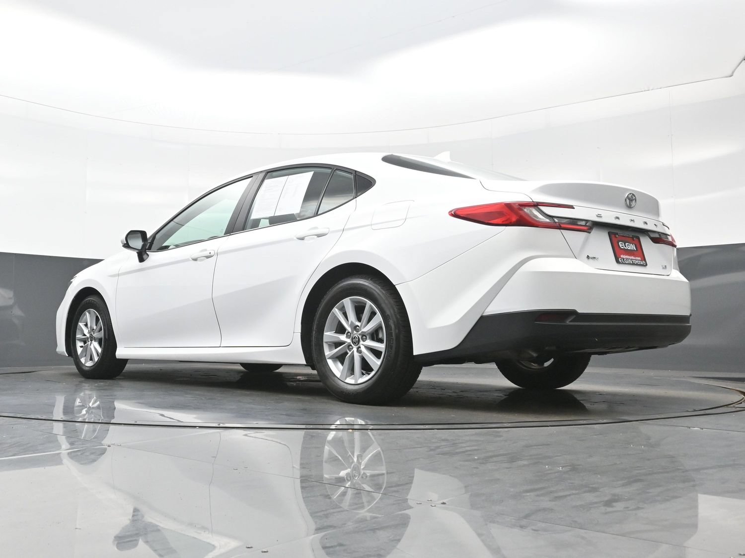 Used 2025 Toyota Camry LE FWD image 30