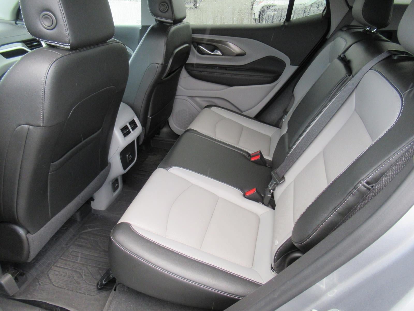 Used 2024 GMC Terrain SLT w/ Infotainment Package II FWD image 34