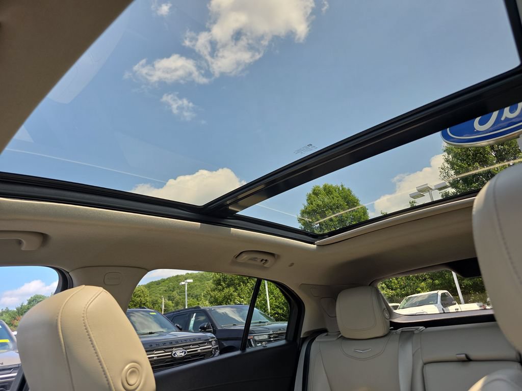 Used 2019 Cadillac XT4 Luxury w/ Cold Weather Package AWD/4WD image 29