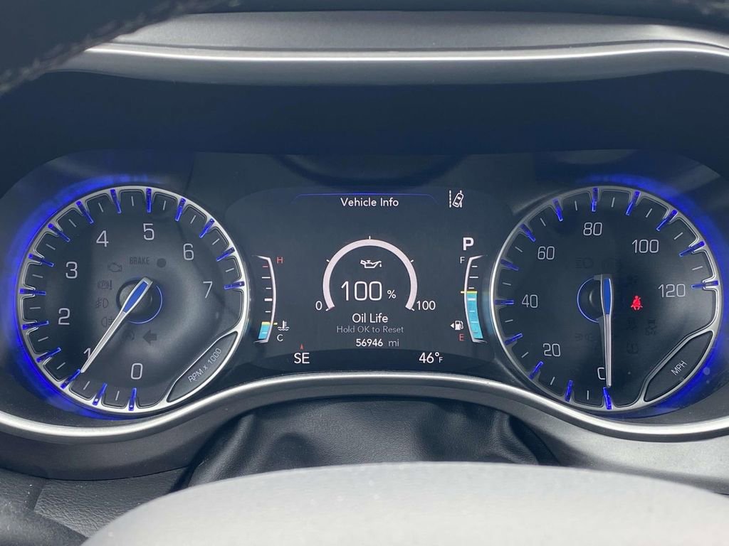 Used 2024 Chrysler Pacifica Touring-L image 24