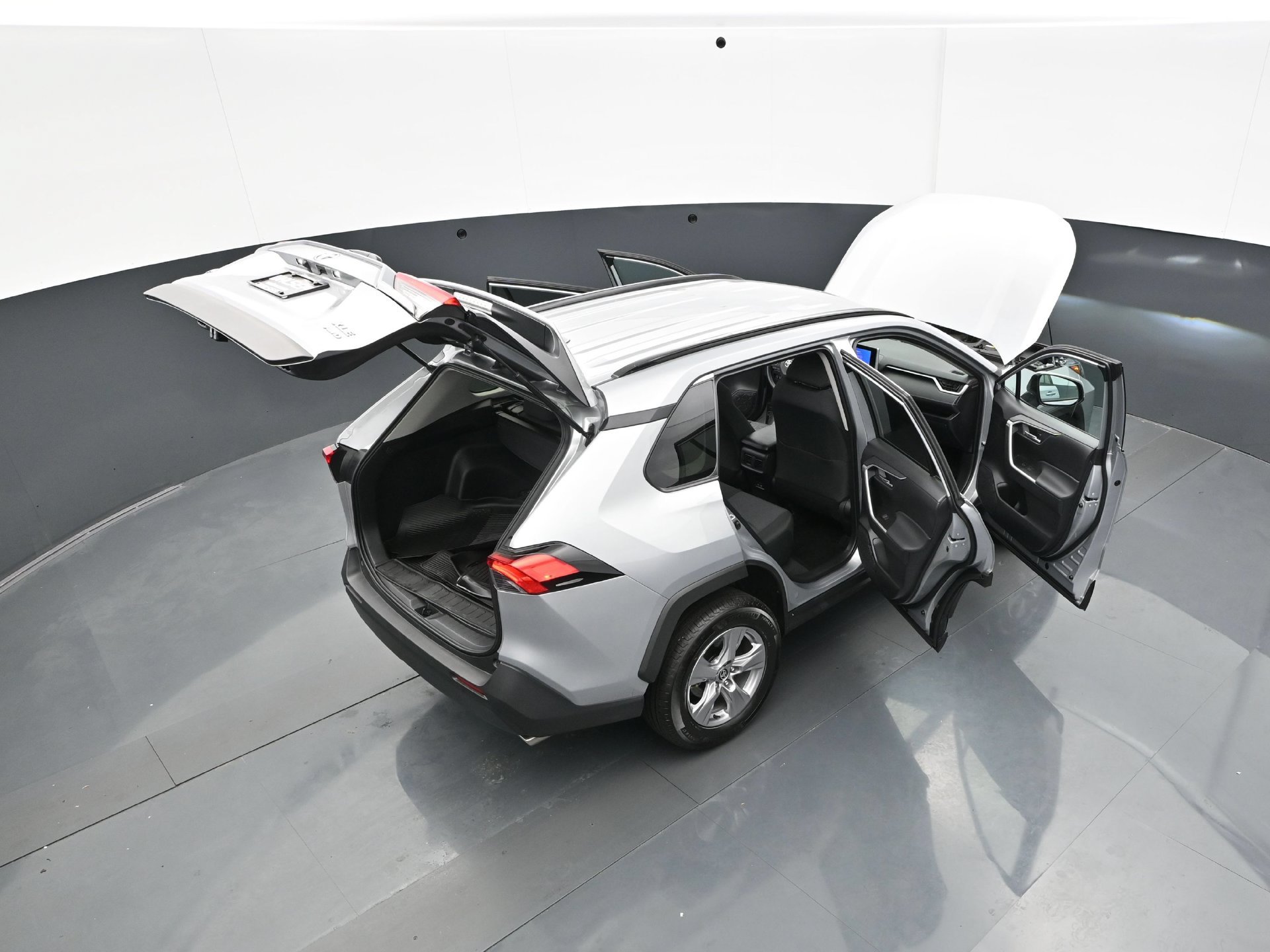 Used 2025 Toyota RAV4 XLE AWD/4WD image 46