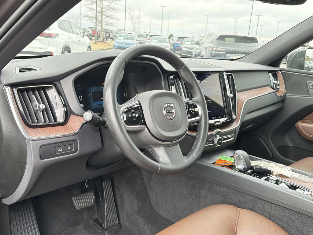 Used 2023 Volvo XC60 T8 Plus image 10