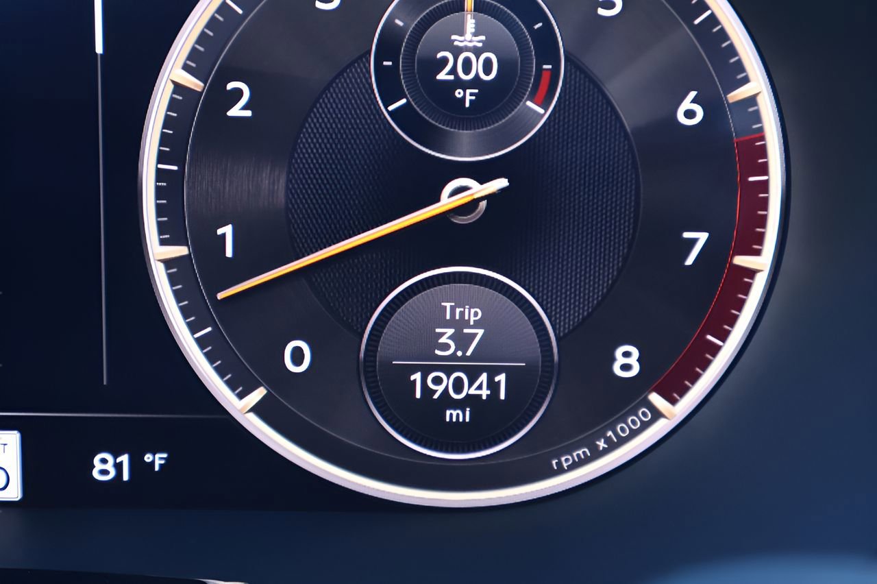 Certified 2020 Bentley Flying Spur W12 image 26