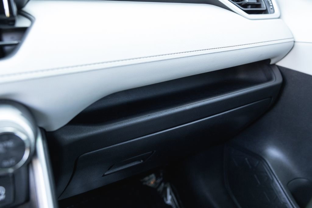 Used 2021 Toyota RAV4 XLE w/ Carpet Mat Package (TMS) image 22