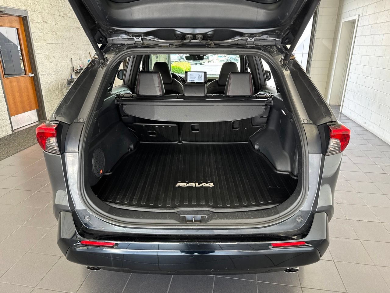 Used 2024 Toyota RAV4 XSE AWD/4WD image 9
