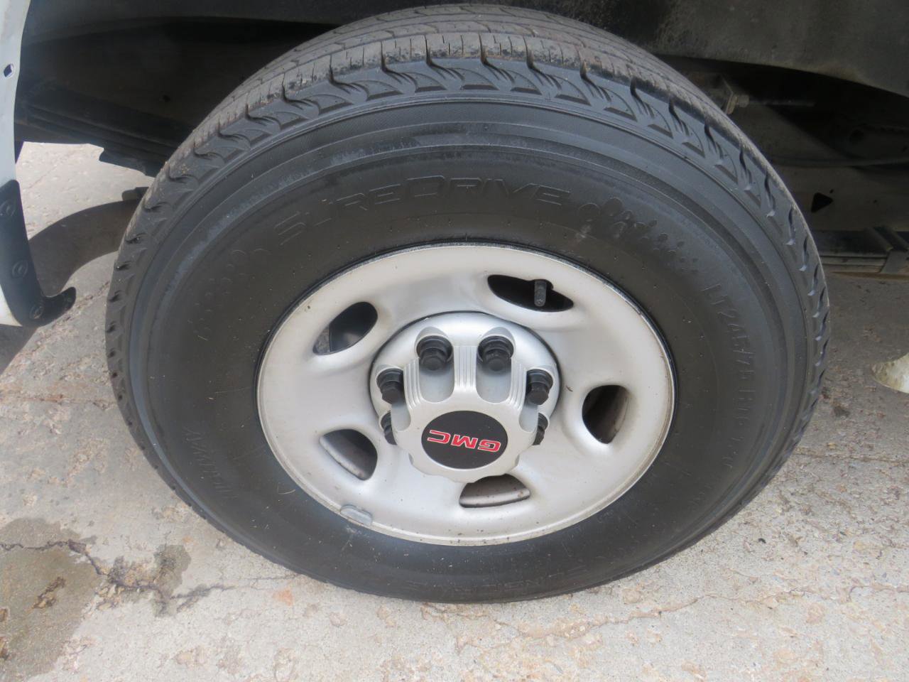 Used 2018 GMC Savana 2500 G2500 Cargo w/ Driver Convenience Package image 30