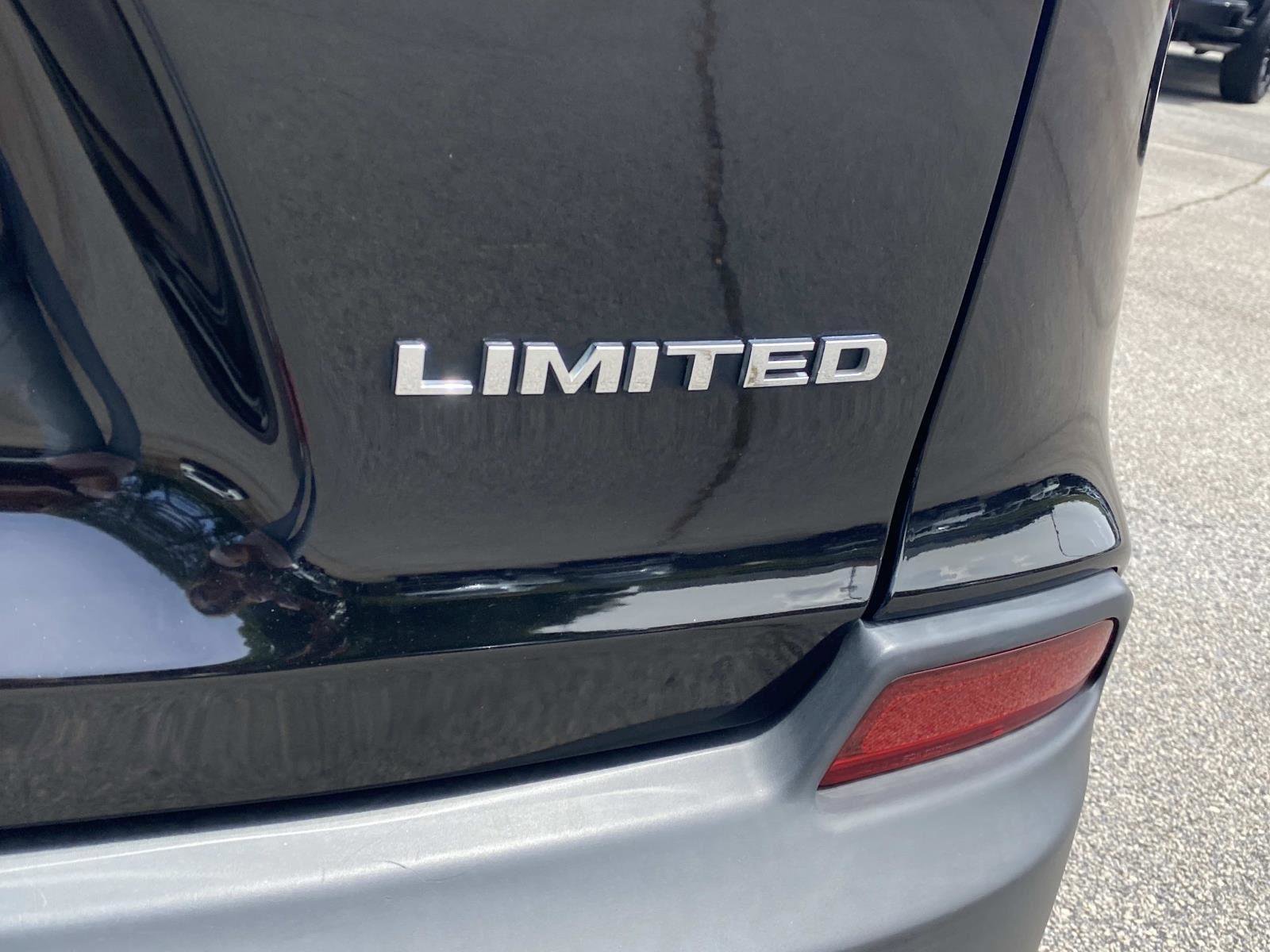 Used 2020 Jeep Cherokee Limited FWD image 5