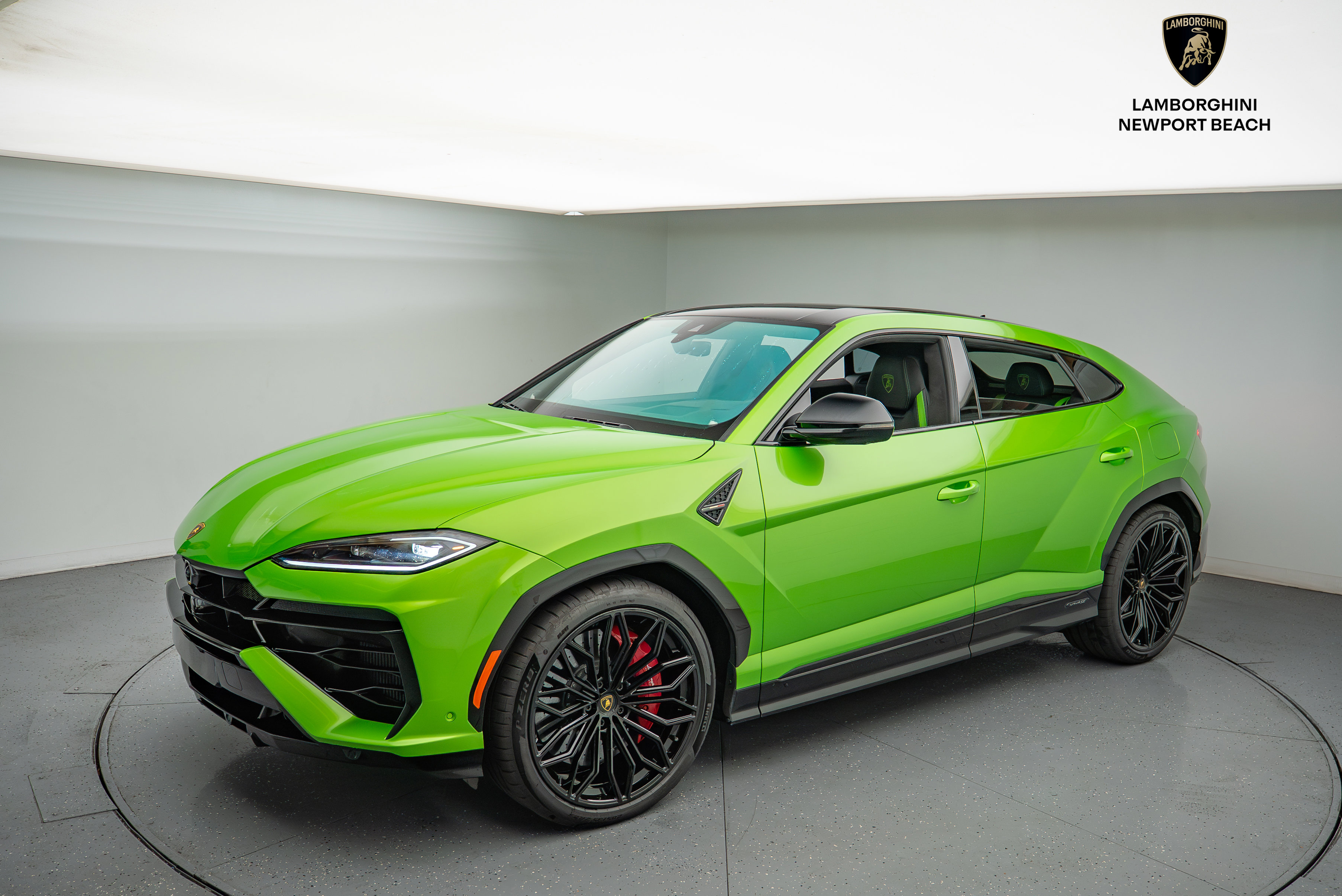 Used 2025 Lamborghini Urus SE image 12