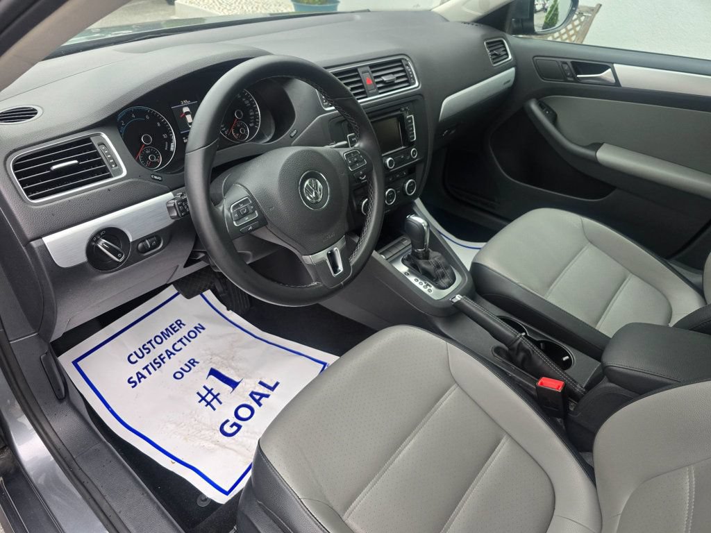 Used 2014 Volkswagen Jetta Hybrid Sedan FWD image 9