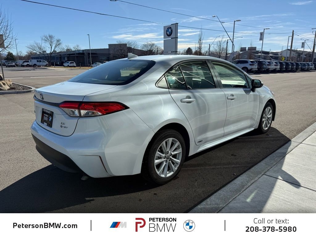 Used 2025 Toyota Corolla LE w/ LE Premium Package image 5