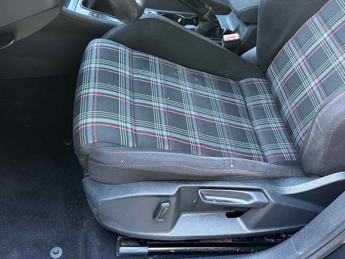 Used 2015 Volkswagen GTI SE FWD image 21