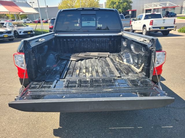 Used 2021 Nissan Titan SV w/ SV Convenience Package AWD/4WD image 11