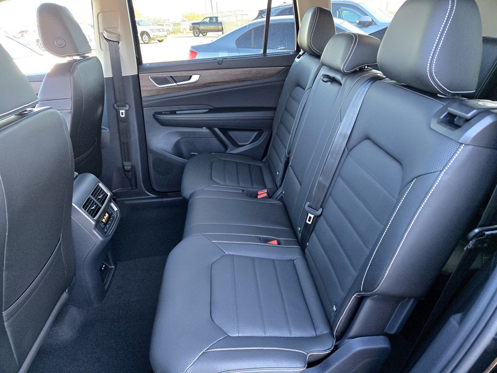Used 2025 Volkswagen Atlas SEL AWD/4WD image 20
