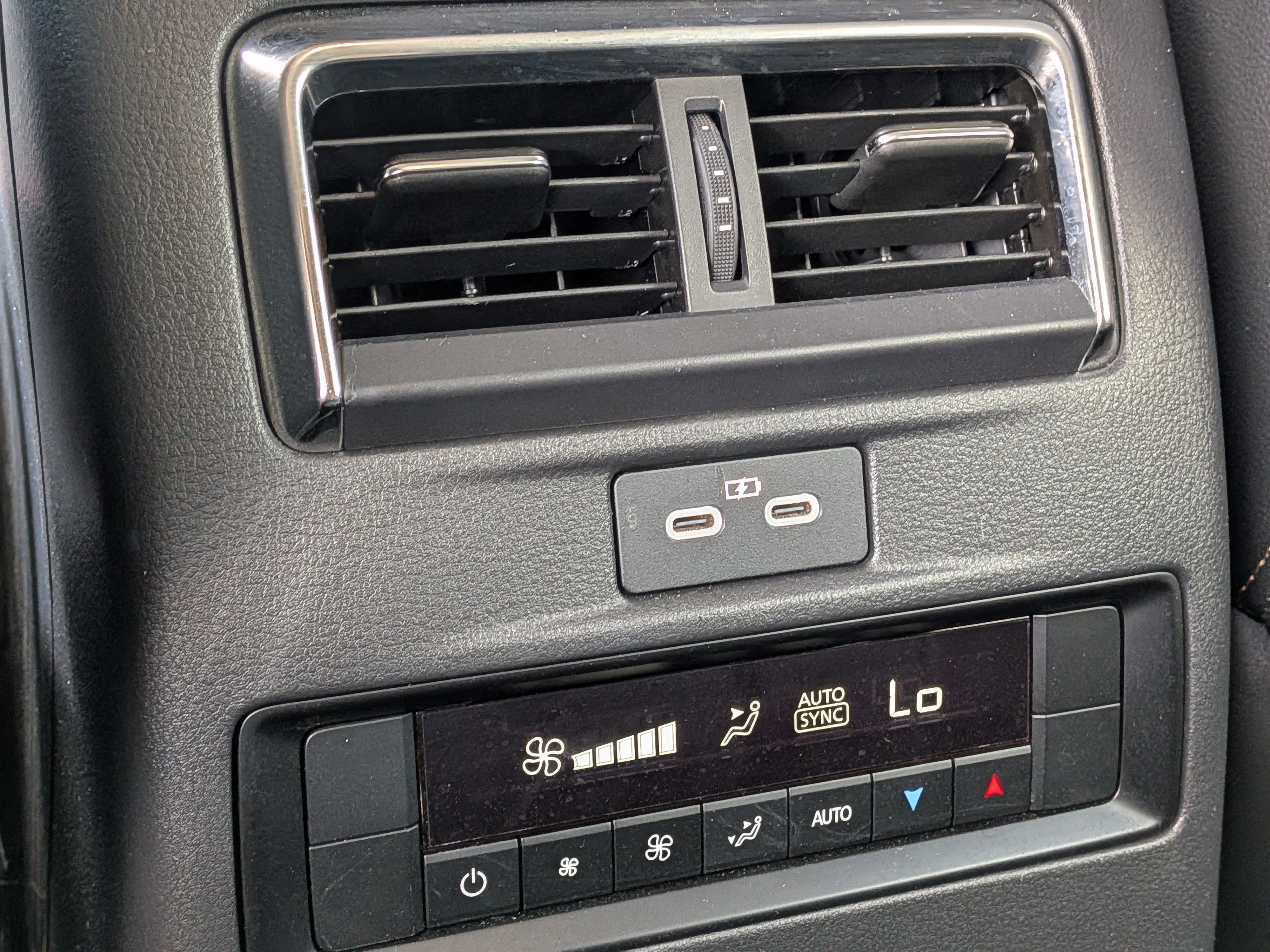 Used 2024 MAZDA CX-90 3.3 Turbo w/ Preferred Package image 16