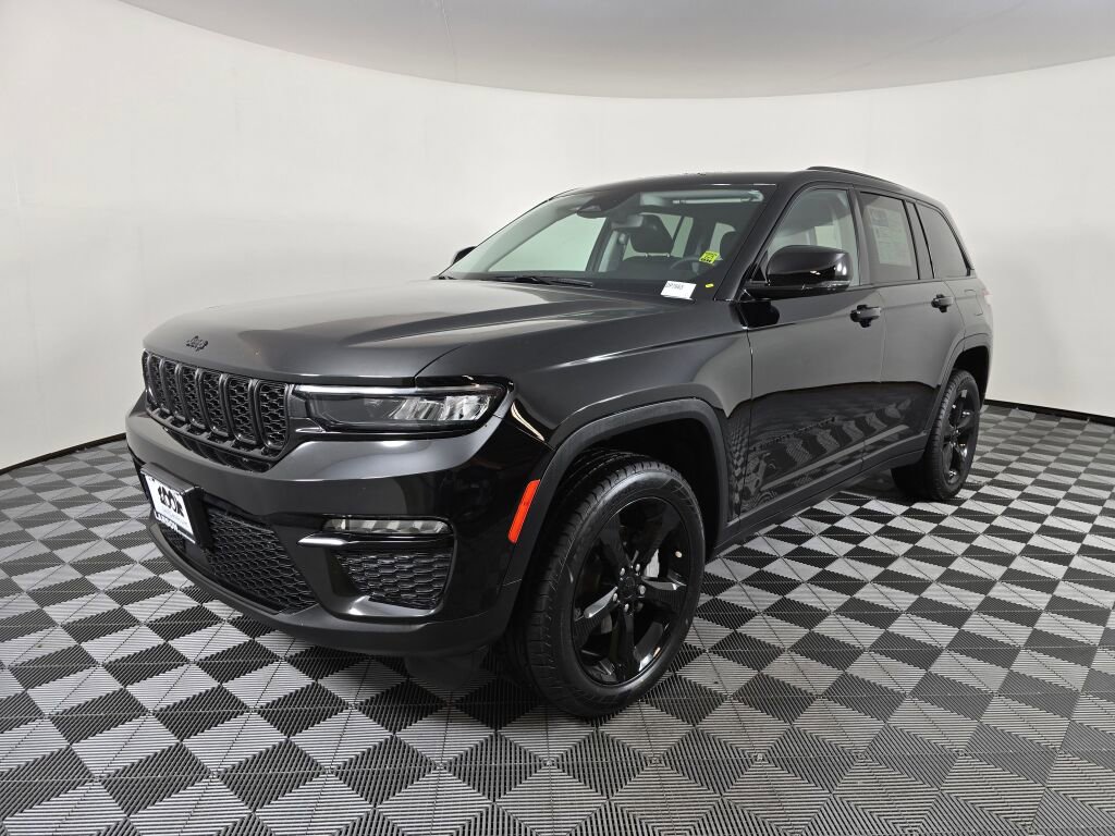 Used 2023 Jeep Grand Cherokee Limited w/ Black Appearance Package image 7