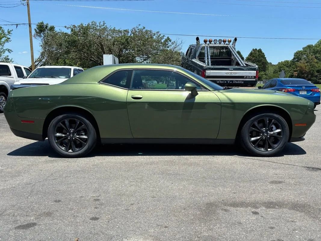 Used 2022 Dodge Challenger SXT w/ Blacktop Package AWD/4WD image 3
