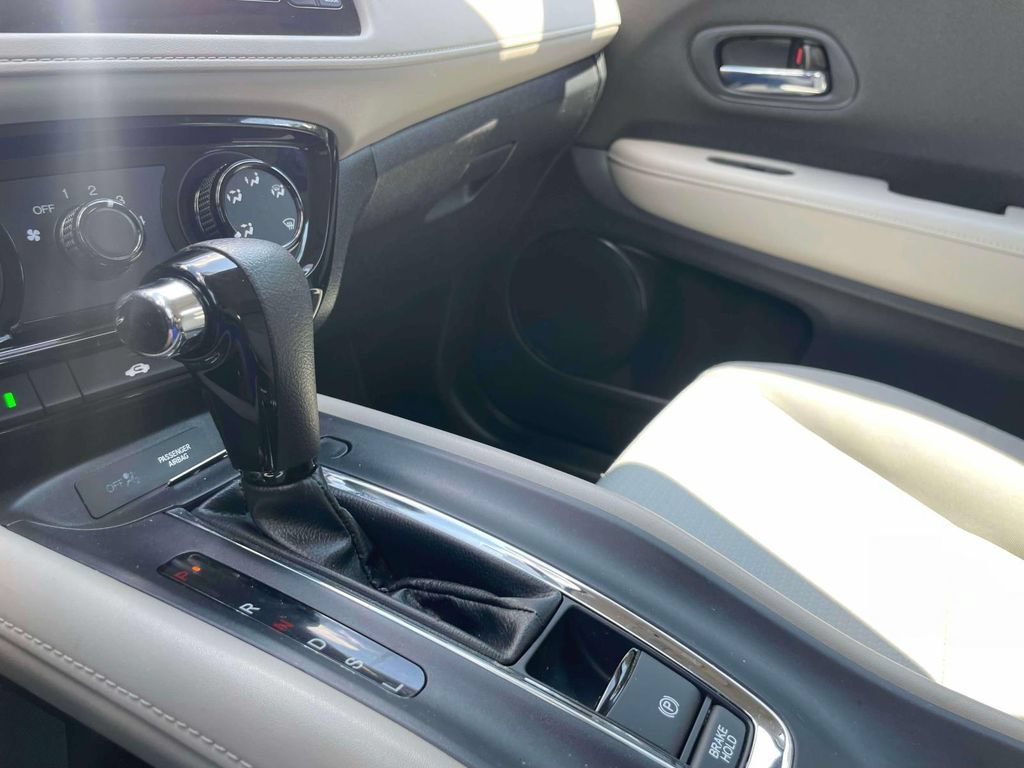 Certified 2021 Honda HR-V LX image 30