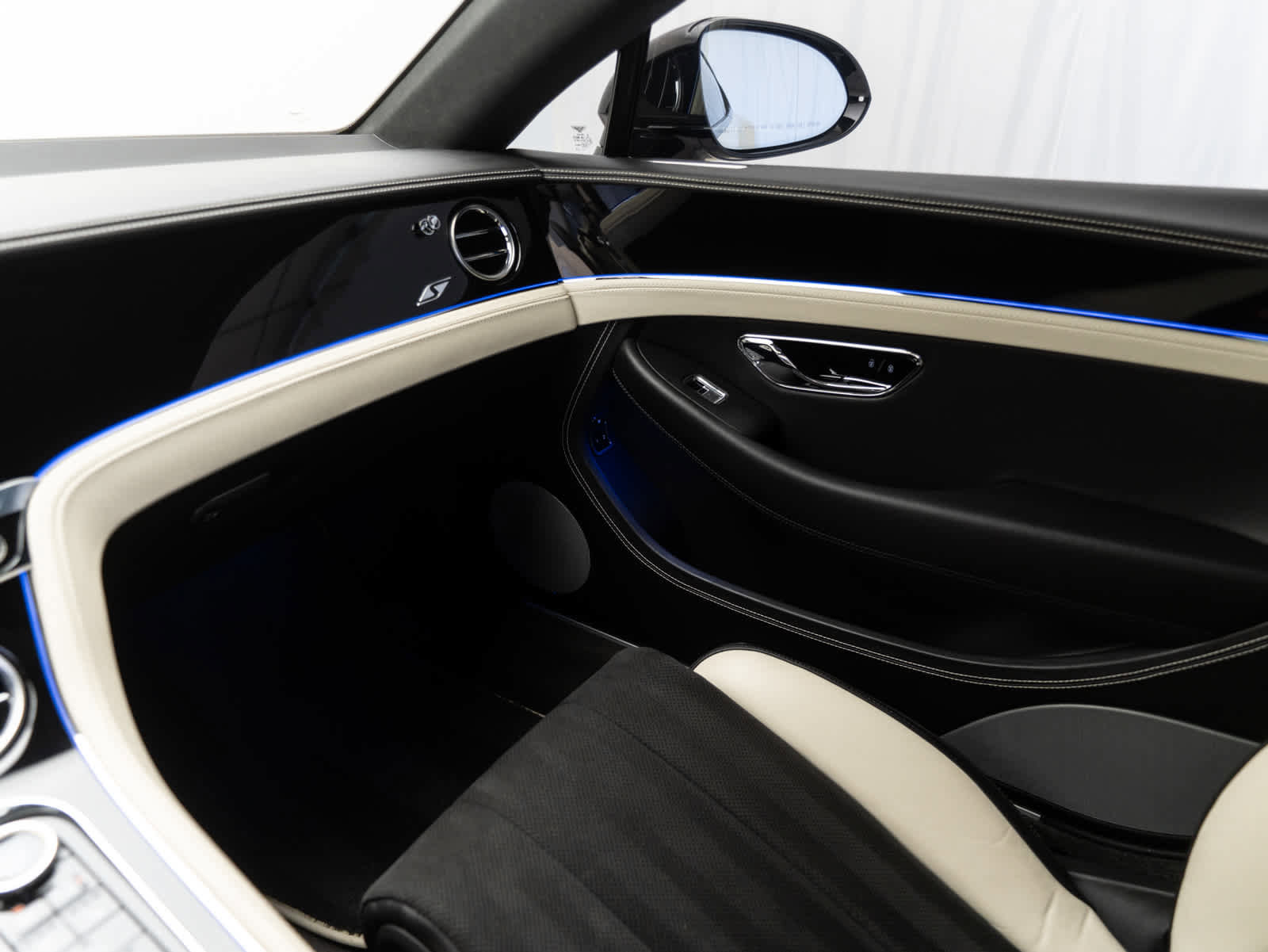 Used 2023 Bentley Continental GT S image 25