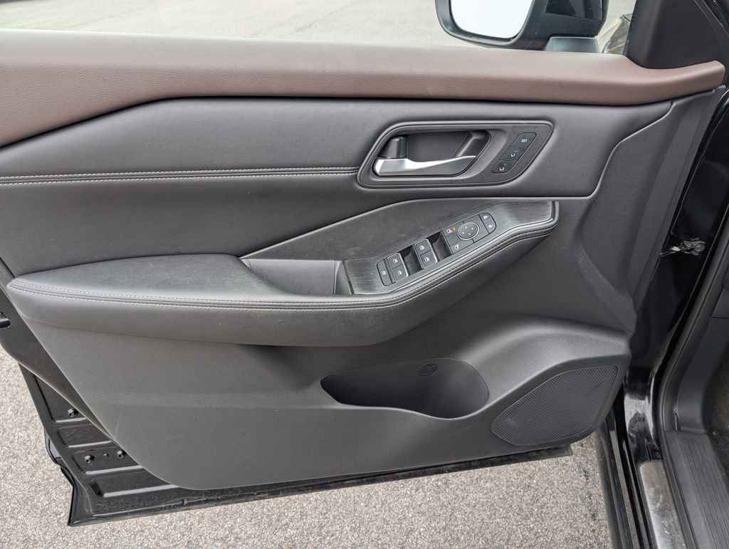 Used 2023 Nissan Rogue SL w/ SL Premium Package image 15