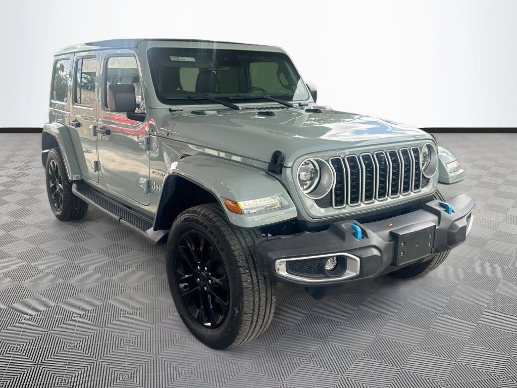 Used 2024 Jeep Wrangler Unlimited Sahara w/ Technology Group AWD/4WD image 4