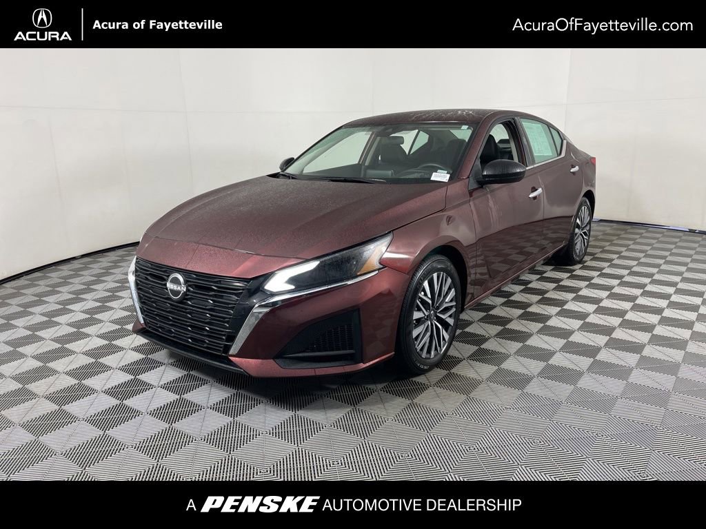 Used 2024 Nissan Altima 2.5 SV image 1