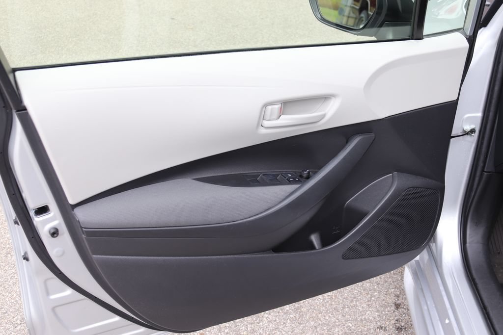 Used 2025 Toyota Corolla LE FWD image 7