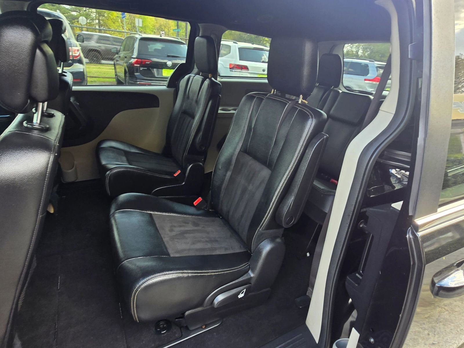 Used 2019 Dodge Grand Caravan SXT image 7