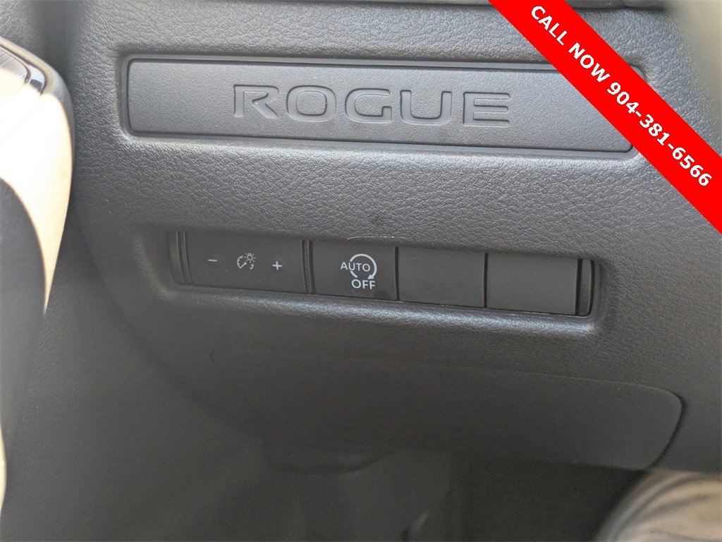 Used 2023 Nissan Rogue S image 25