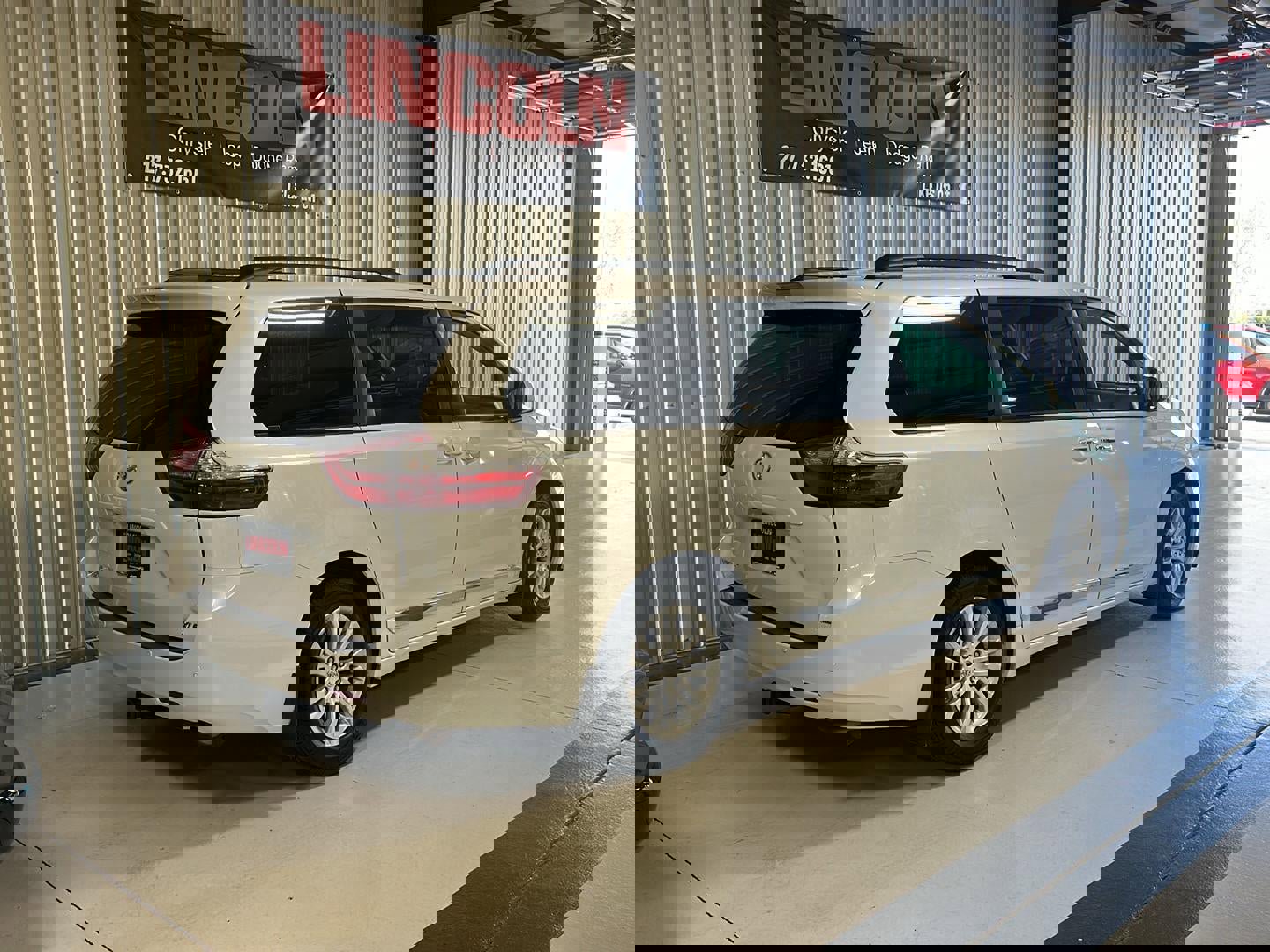 Used 2015 Toyota Sienna XLE w/ XLE Navigation Package FWD image 6