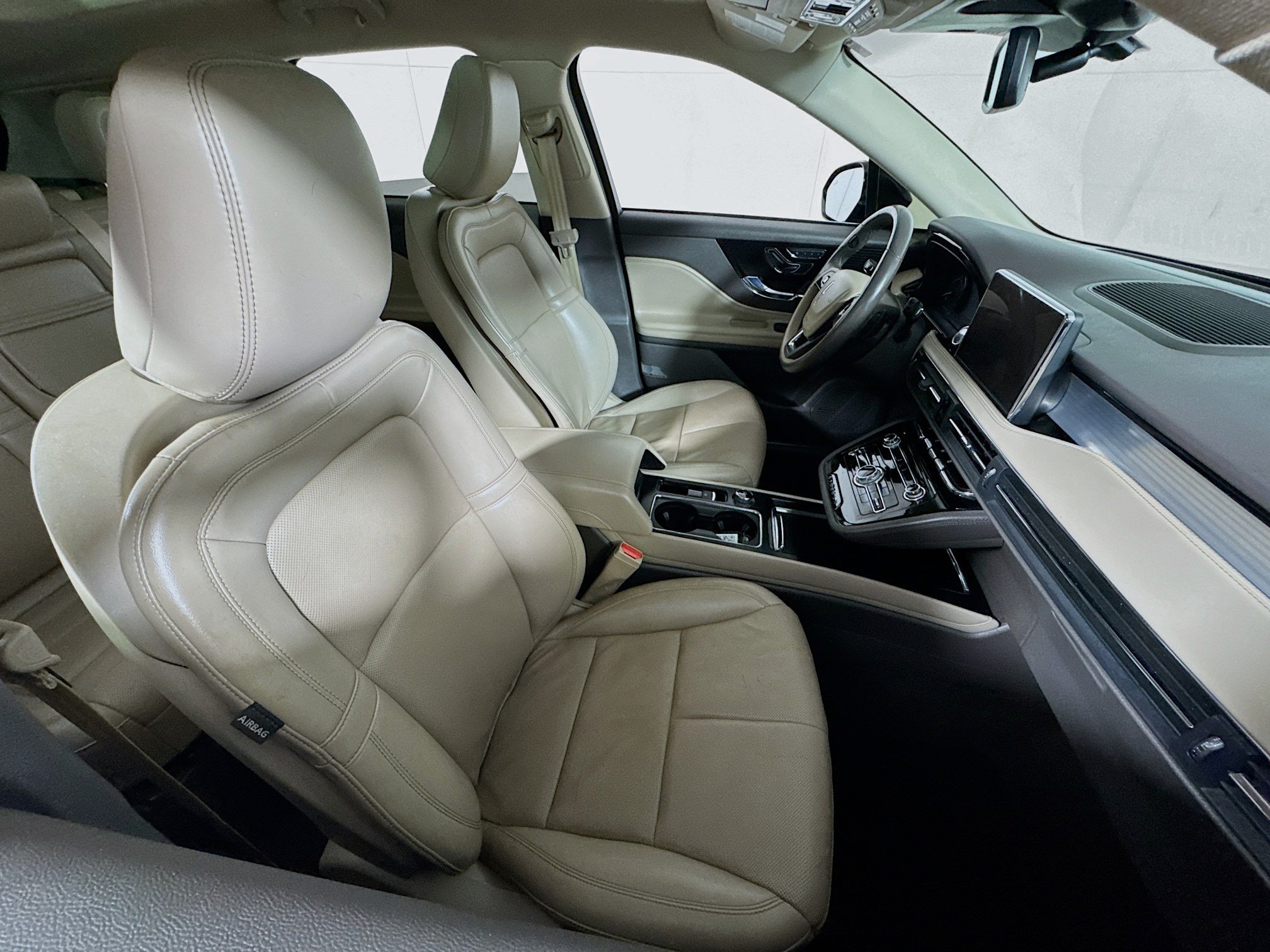 Used 2022 Lincoln Corsair AWD w/ Premium Package image 28