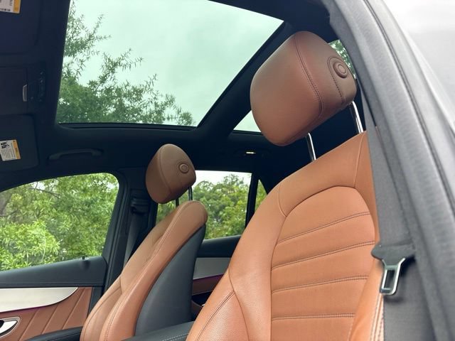 Used 2022 Mercedes-Benz GLC 300 image 3