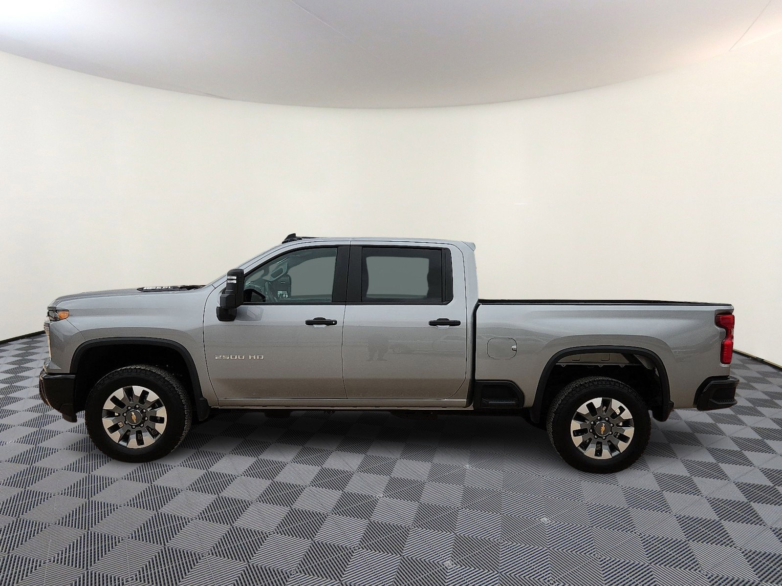 Used 2025 Chevrolet Silverado 2500 Custom w/ Custom Convenience Package image 2