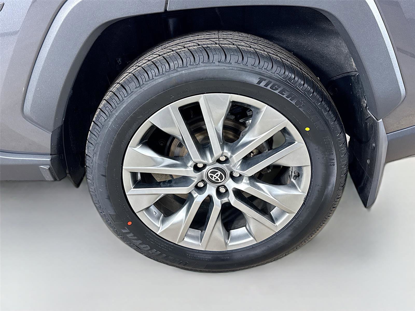 Used 2023 Toyota RAV4 XLE Premium image 31