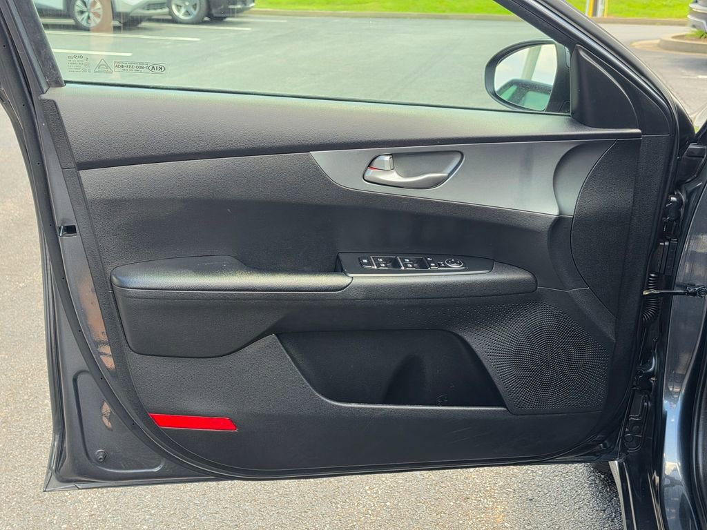 Used 2021 Kia Forte LXS FWD image 12