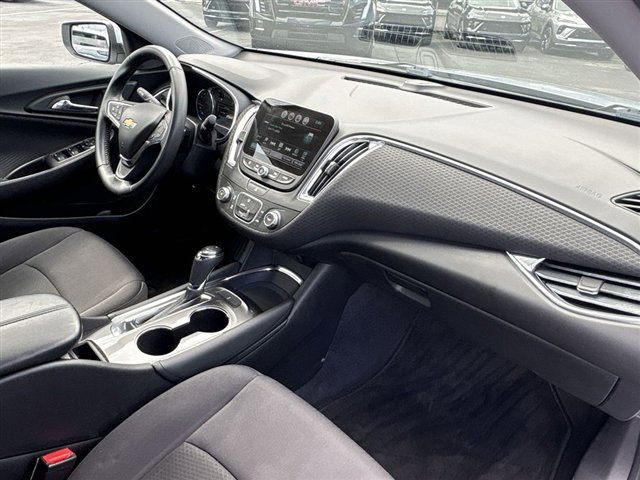 Used 2017 Chevrolet Malibu LT image 27