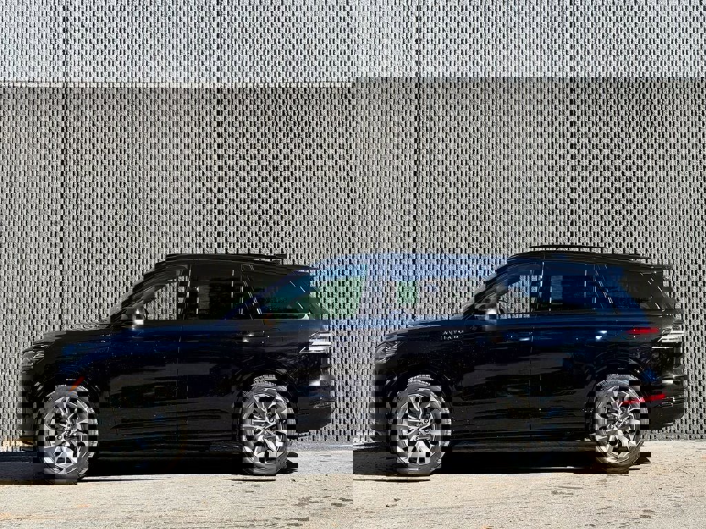 New 2025 Lincoln Aviator AWD w/ Jet Appearance Package image 2