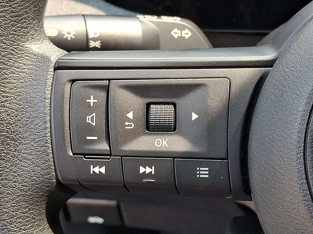 Certified 2025 Nissan Kicks SV AWD/4WD image 21