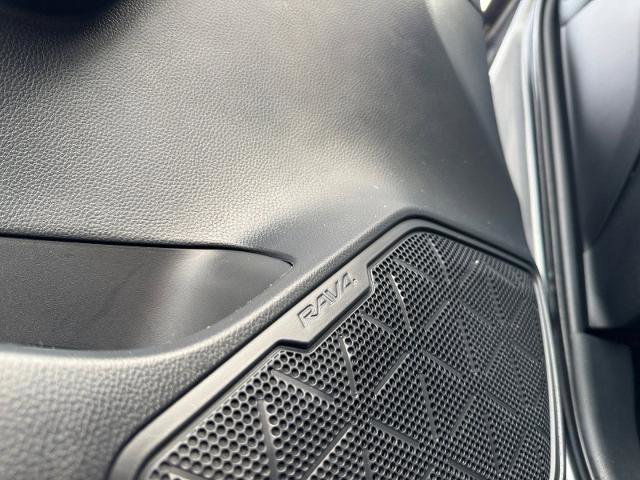 Used 2021 Toyota RAV4 XLE image 15