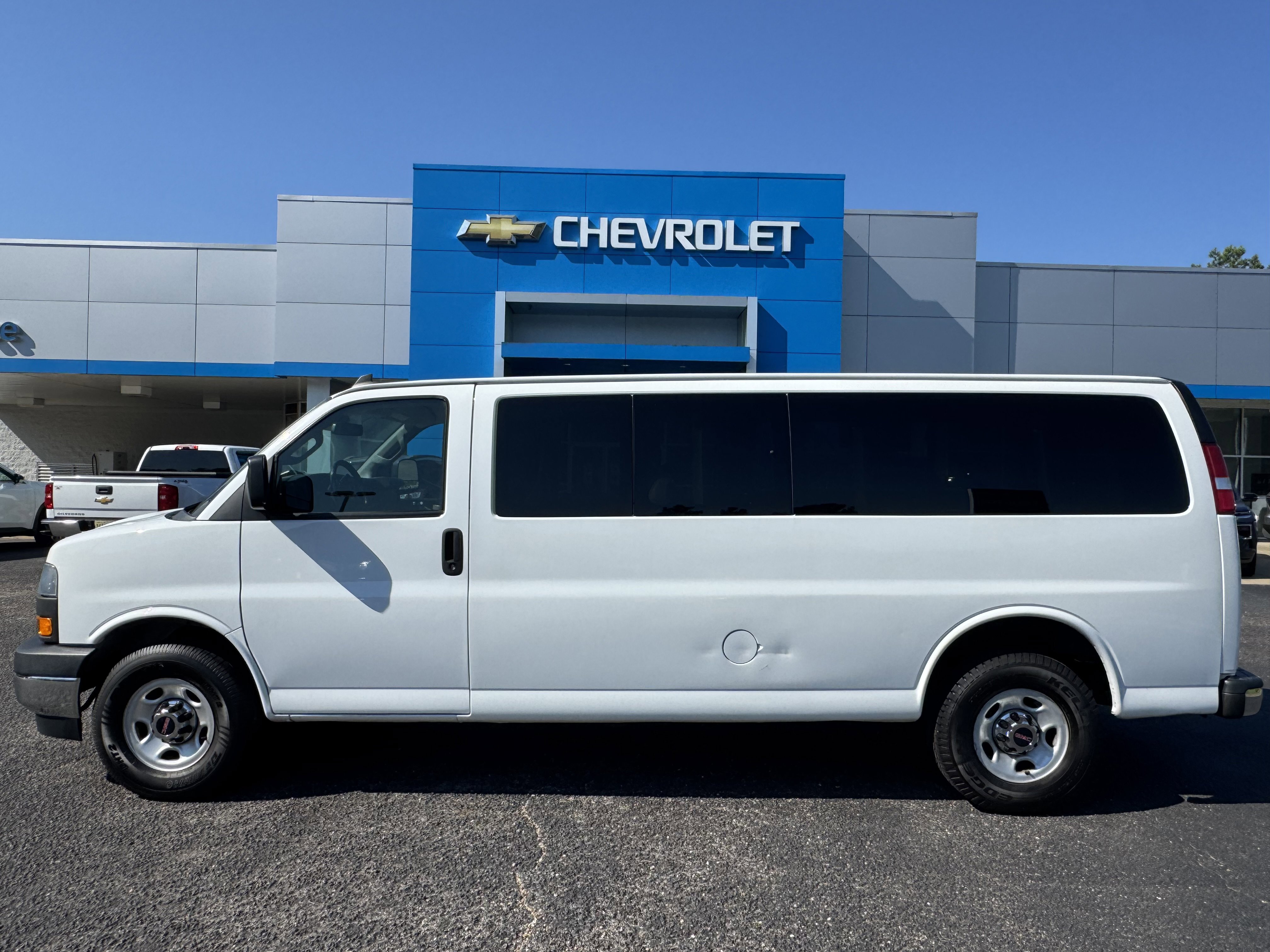 Used 2020 GMC Savana 3500 LT w/ LT Preferred Equipment Group RWD image 1