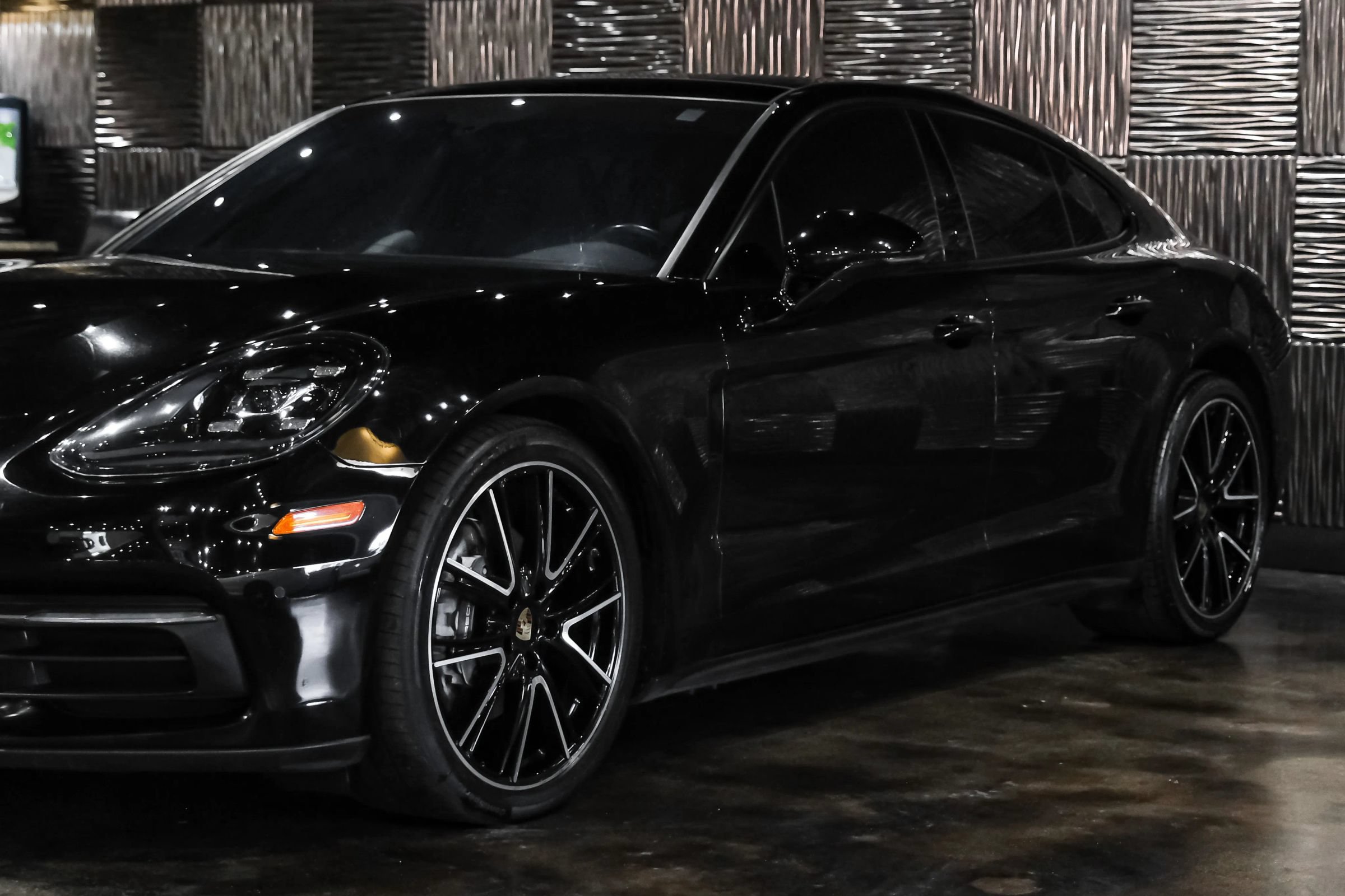 Used 2019 Porsche Panamera 4 AWD/4WD image 9