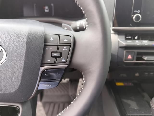 Used 2026 Toyota Camry Hybrid w/ Convenience Package FWD image 33