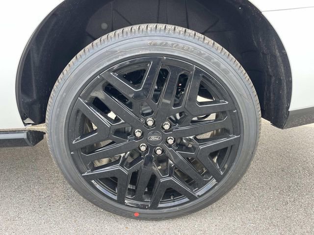 New 2026 Ford Expedition Platinum w/ Stealth Performance Package image 11
