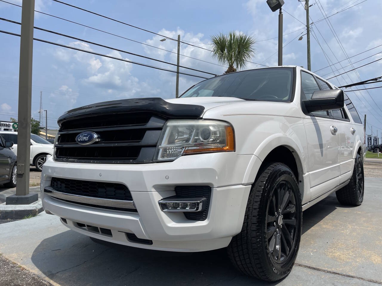 Used 2017 Ford Expedition Limited w/ Equipment Group 301A RWD image 3